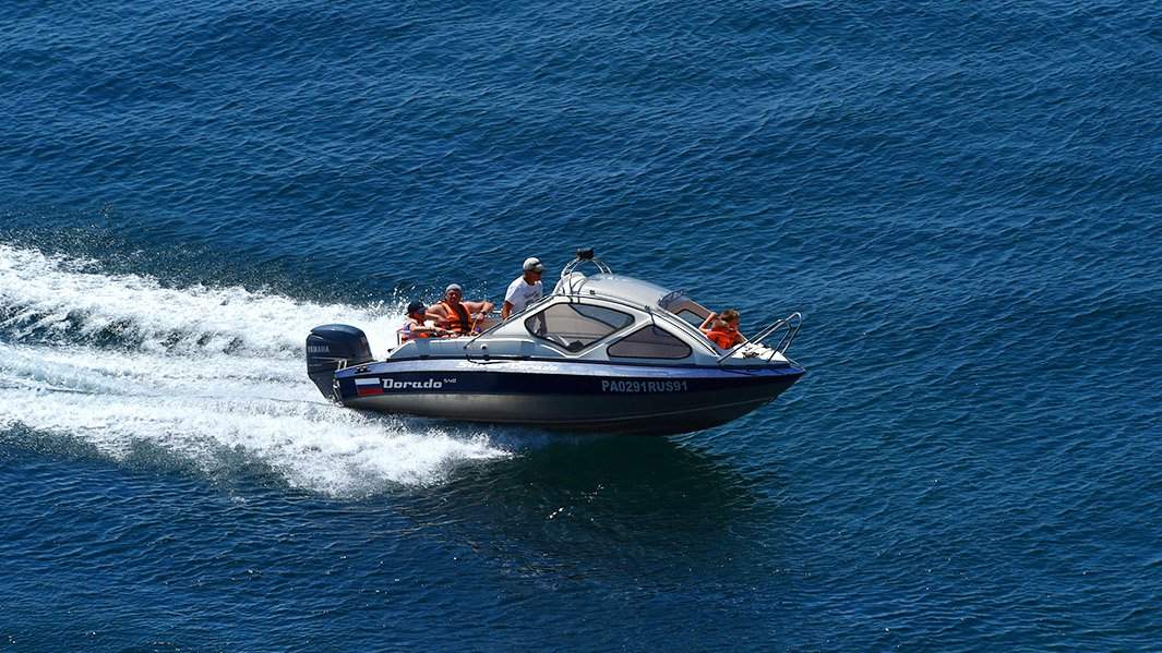 Катер в Крыму