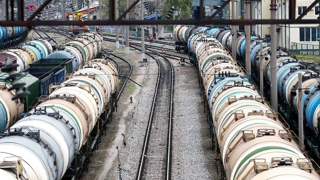 Железнодорожные цистерны для нефтепродуктов