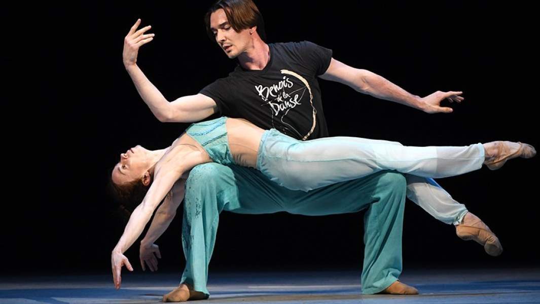 Артисты балета Владислав Лантратов и Екатерина Крысанова на генеральном прогоне юбилейного гала-концерта звезд балета «Бенуа де ла данс» — 30 лет на Исторической сцене Большого театра в Москве