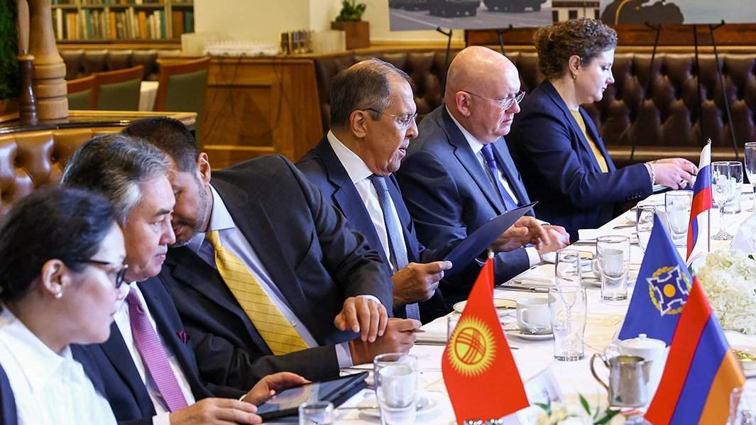 Russian Foreign Minister Sergei Lavrov (center right) and Permanent Representative of the Russian Federation to the UN Vasily Nebenzya (second right) at an informal meeting of foreign ministers of the CSTO member states in New York