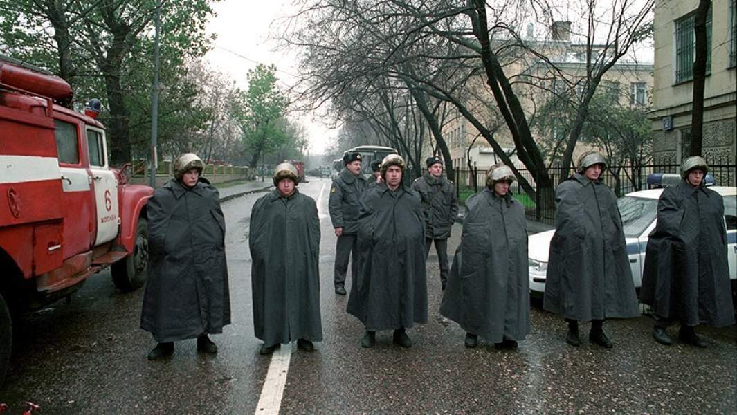 Пикет сотрудников правоохранительных органов столицы на Дубровке. 24 октября 2002 года