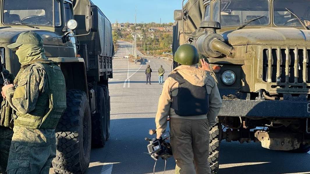 Представители российской стороны во время обмена пленными