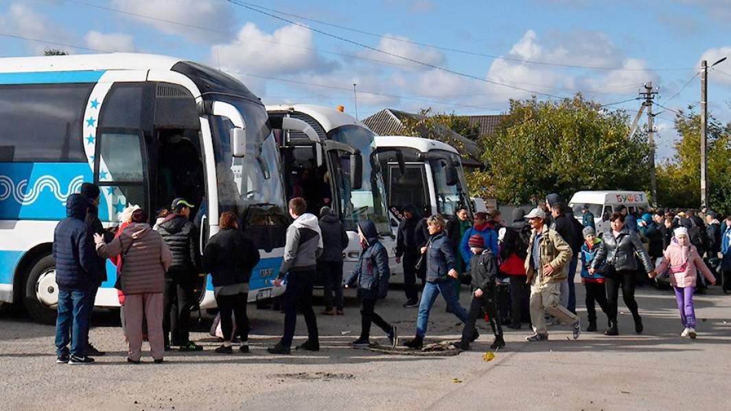 Жители Херсона во время эвакуации на левый берег Днепра