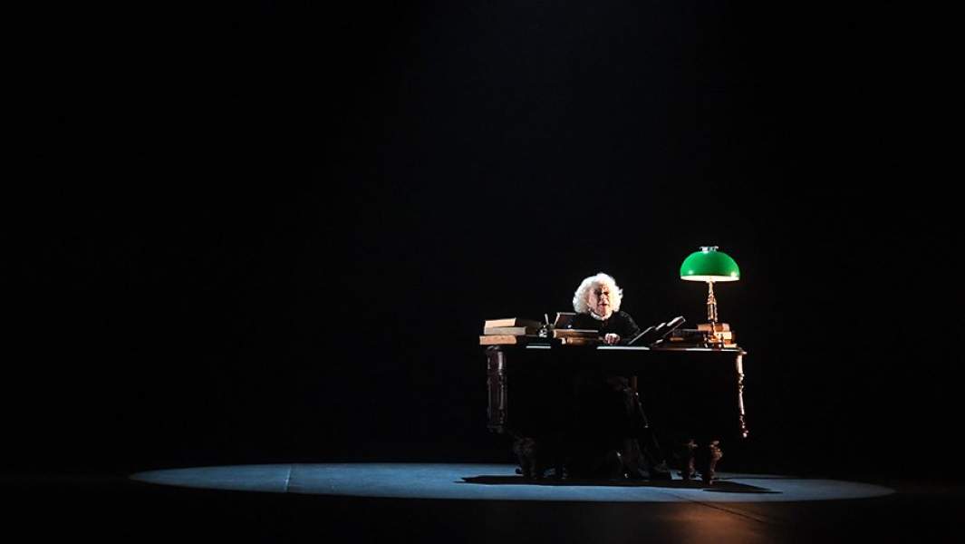 Актриса Светлана Немоляева в спектакле-альманахе «Истории»