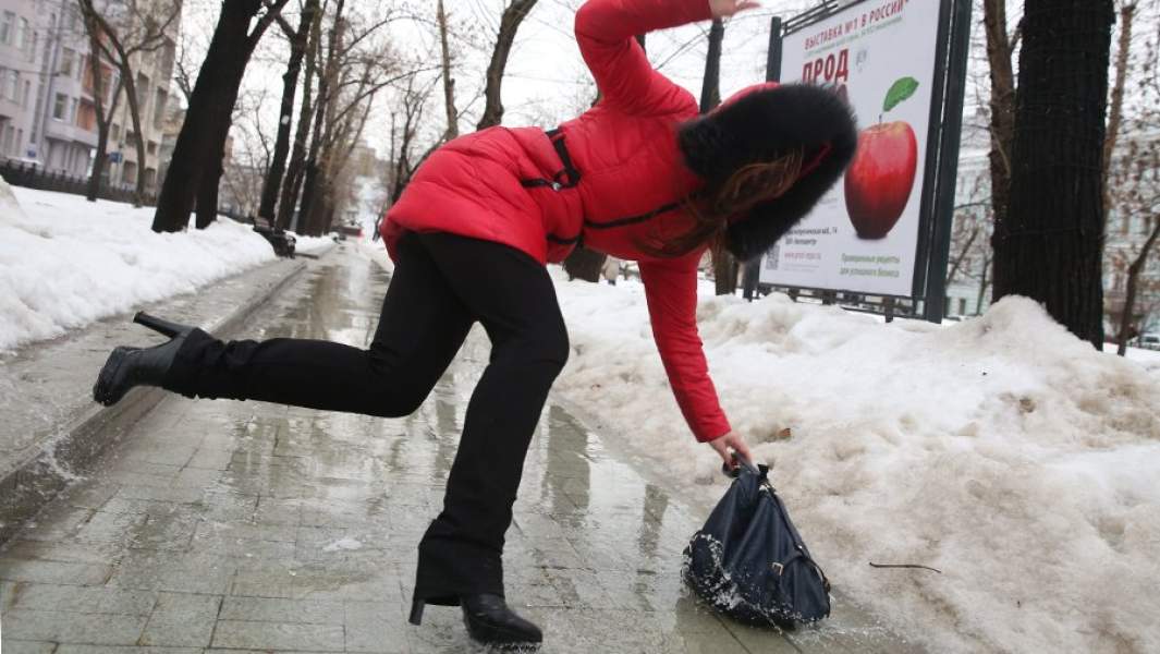 лед скользко девушка