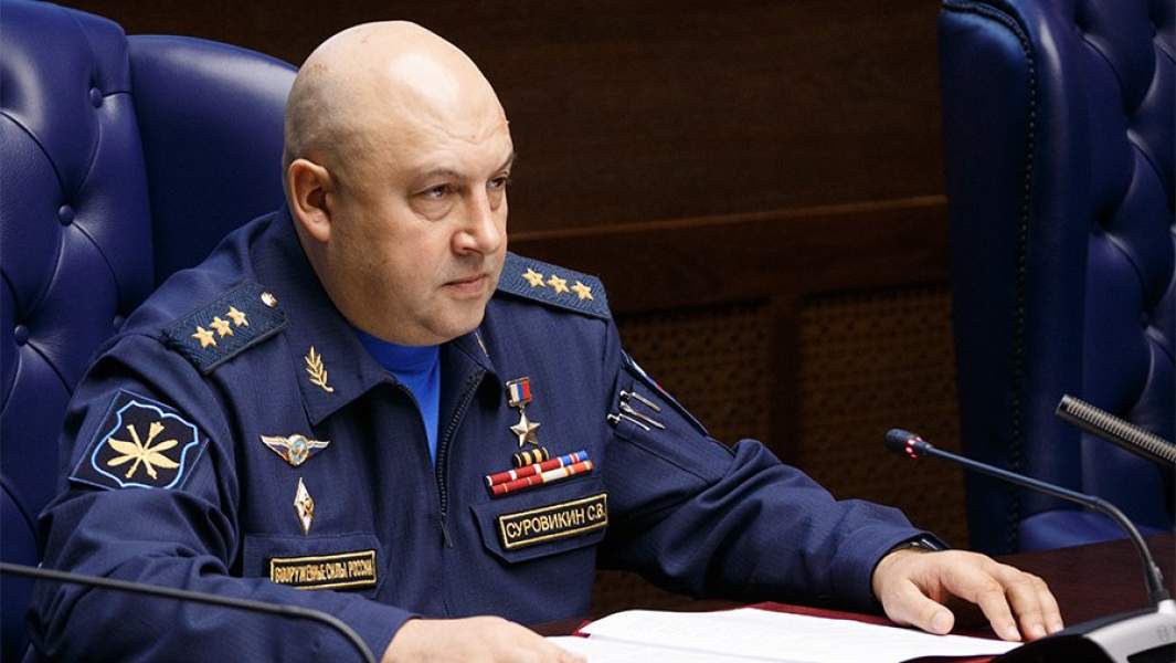 Сергей Суровикин на брифинге в Национальном центре управления обороной