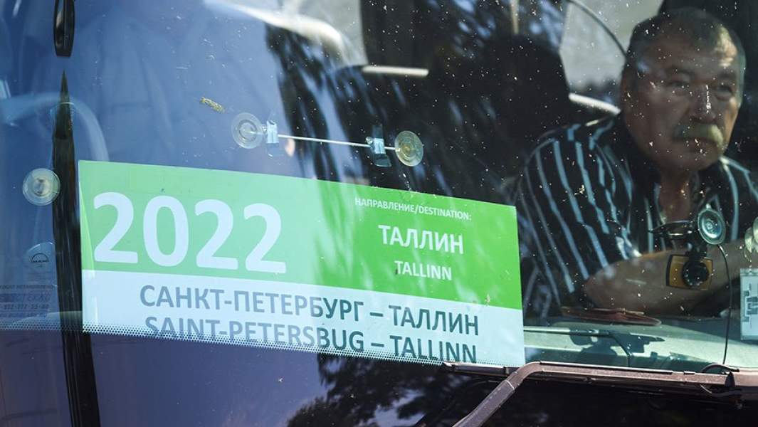 Водитель автобуса на КПП