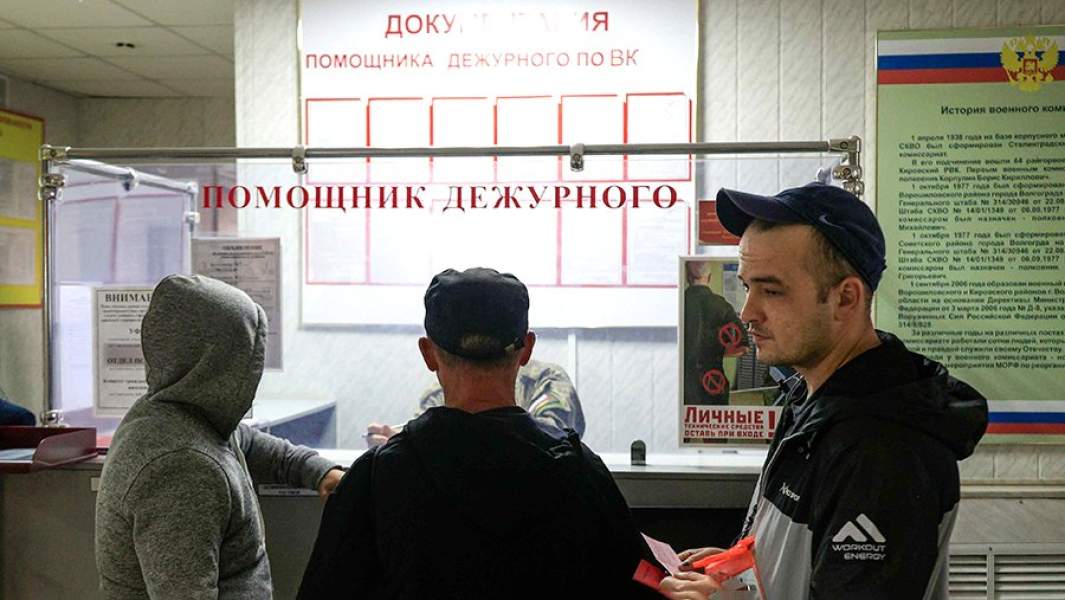 Прием документов у призывников перед отправкой в вооруженные силы РФ