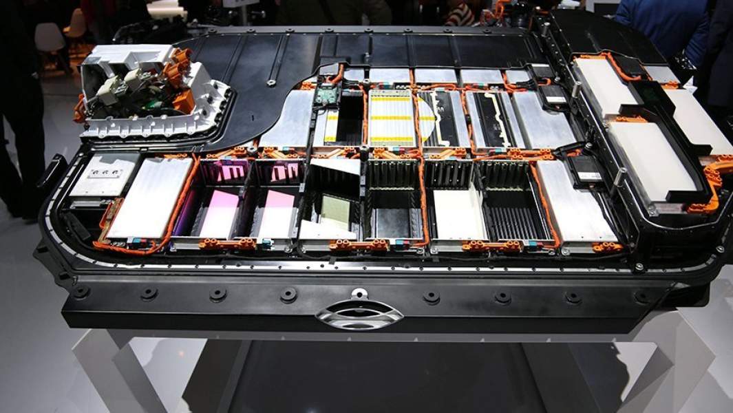 Литиевая батарея, устанавливаемая на электромобиль Audi E-tron