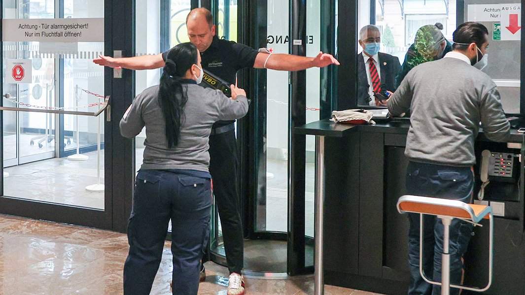 проверка служба безопасности сканер металлоискатель