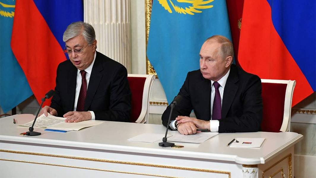 Встреча с Президентом Российской Федерации Владимиром Путиным, прибывшим в Казах