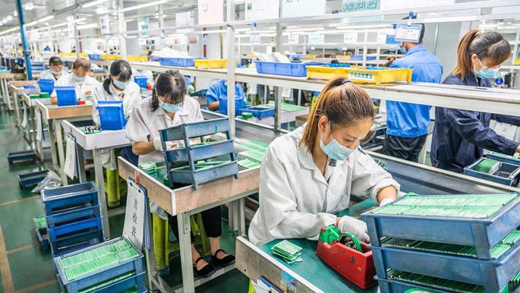 Фабрика по производству литиевых аккумуляторов в провинции Гуйчжоу, Китай