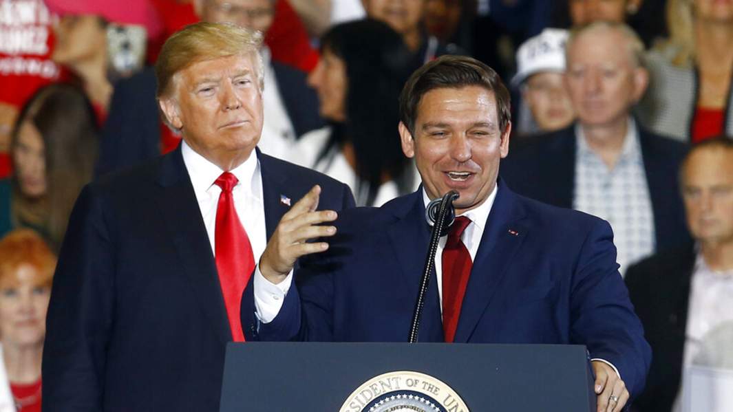 Дональд Трамп и Рон ДеСантис на митинге в Пенсаколе, штат Флорида