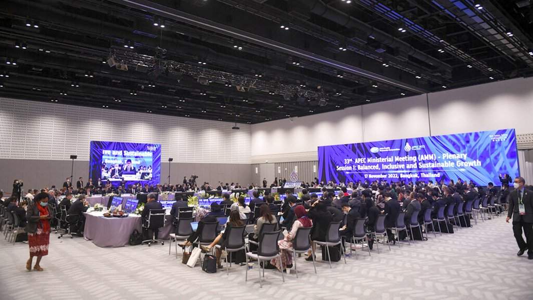 Участники на заседании 33-й встречи министров АТЭС, Бангкок, Таиланд