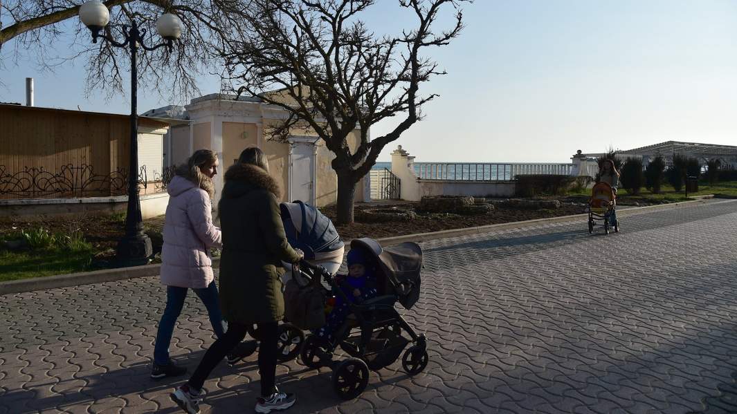 Мама с коляской 