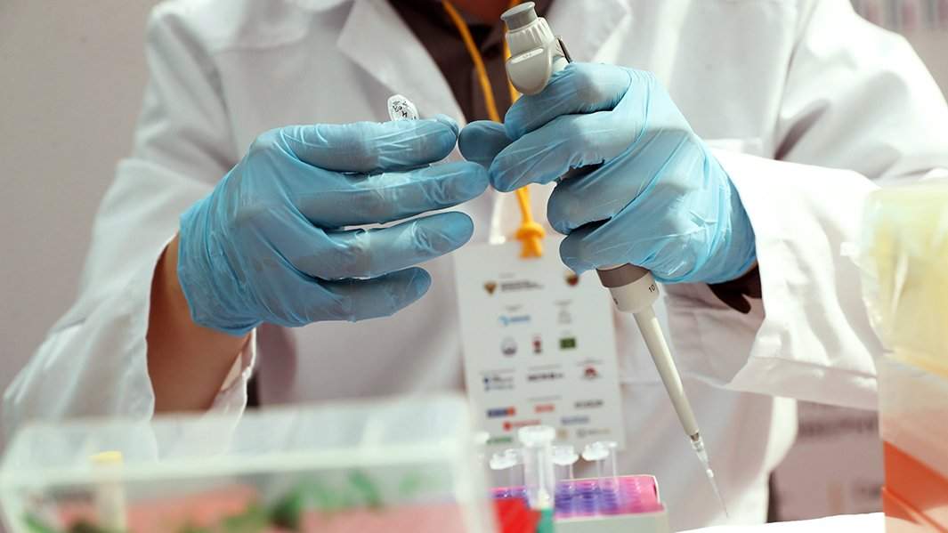 Тест на коронавирус; анализ; пробирка