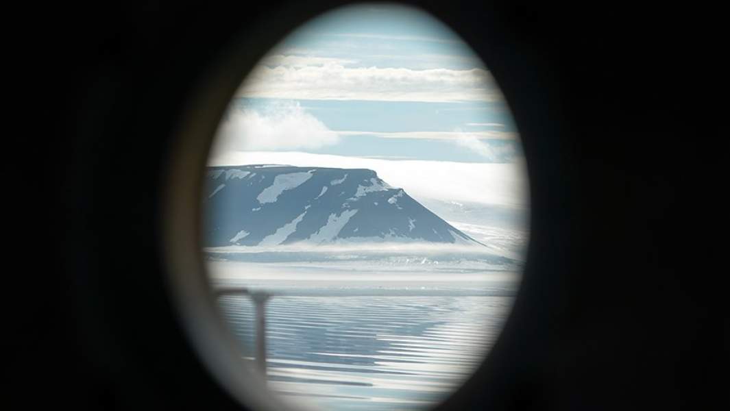 Вид из иллюминатора ледокола