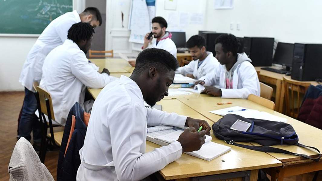 Иностранные студенты на занятиях