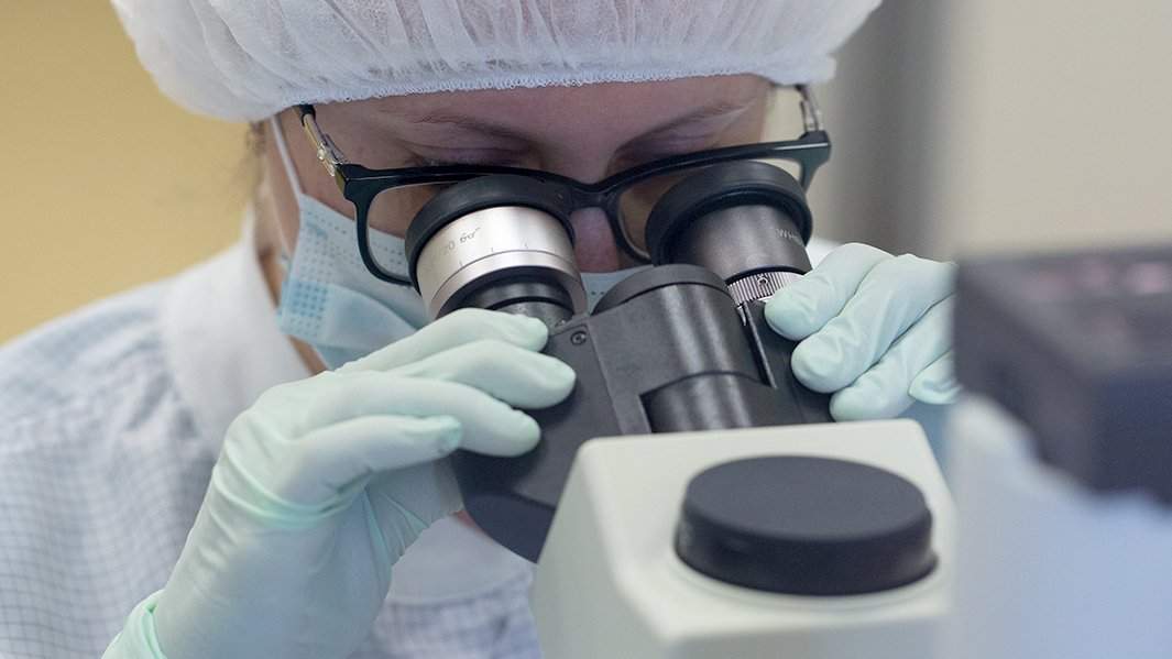 микроскоп врач штамм