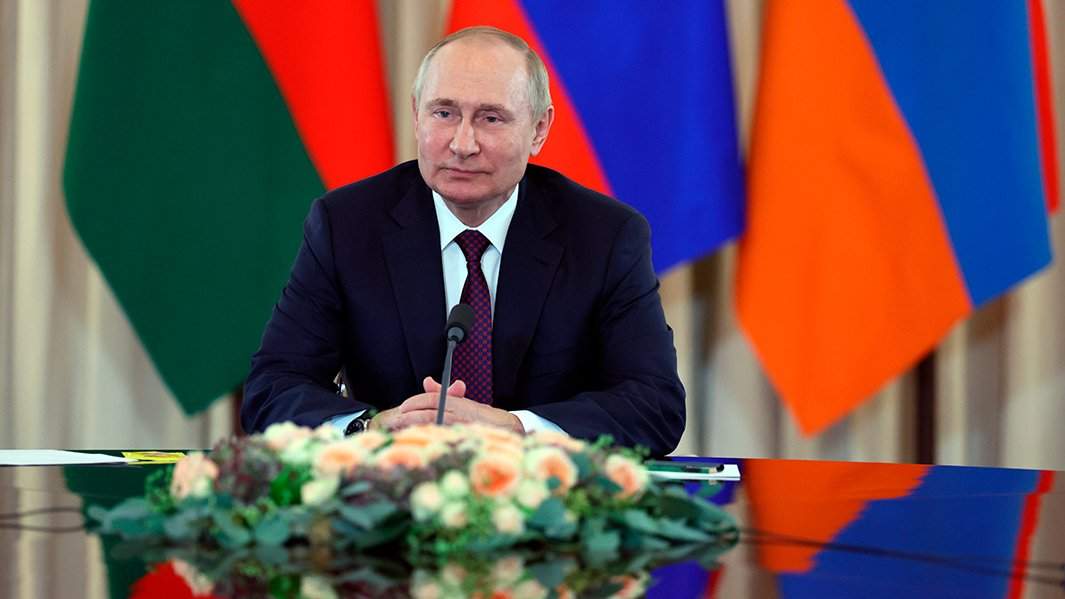 Президент РФ Владимир Путин в ходе трехсторонних переговоров
