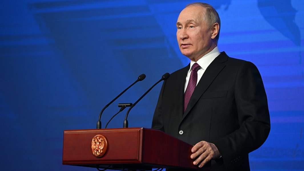 Владимир Путин на встрече с историками и представителями традиционных религий России по случаю 10-летия воссоздания Российского исторического и Российского военно-исторического обществ