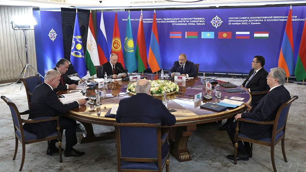 Президент РФ Владимир Путин принимает участие в очередной сессии Совета коллективной безопасности Организации Договора о коллективной безопасности (ОДКБ) в Ереване