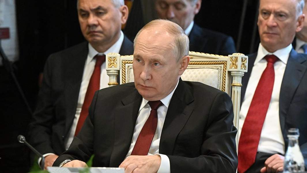 Президент РФ Владимир Путин во время очередной сессии Совета коллективной безопасности Организации Договора о коллективной безопасности (ОДКБ) в расширенном составе в Ереване