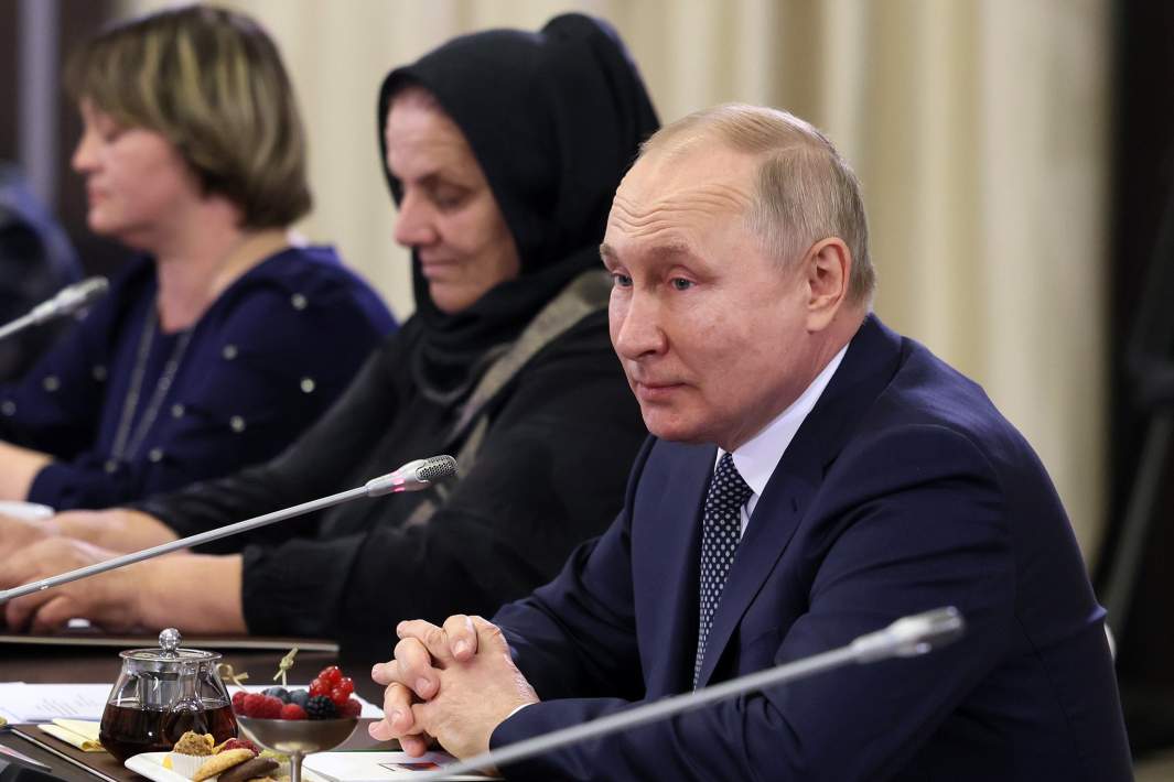 Президент Путин на встрече с матерями участников СВО