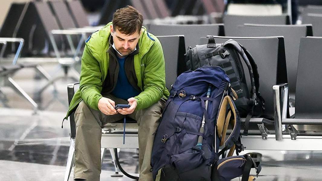 Пассажир на территории международного терминала С аэропорта Шереметьево