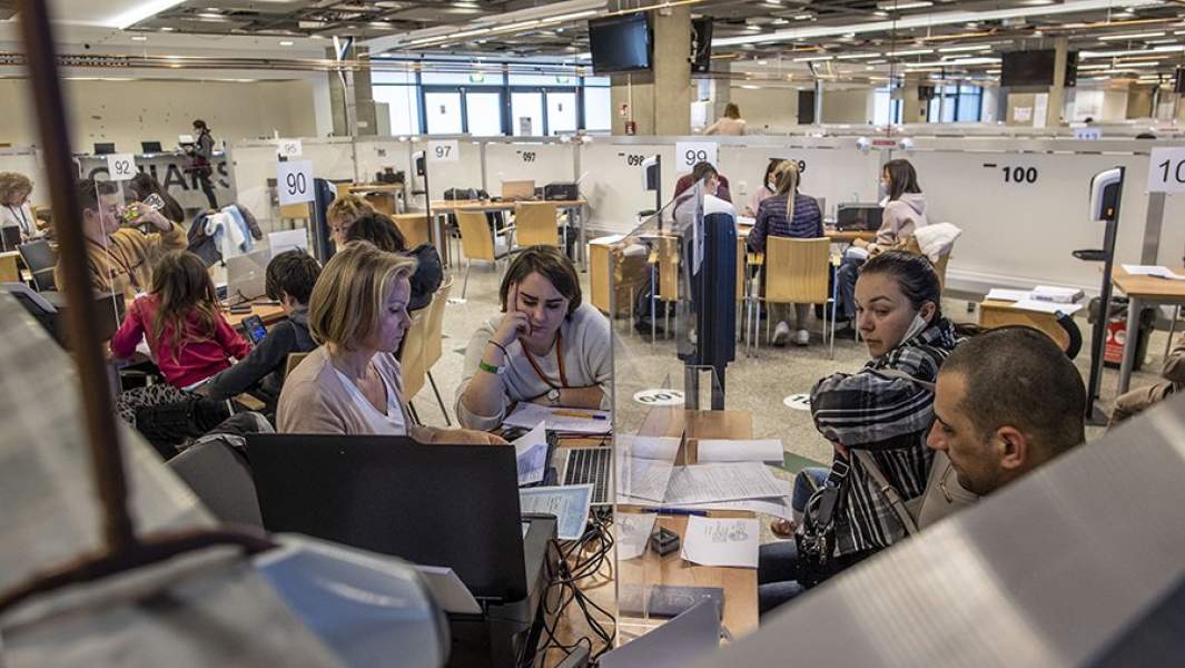  Работа регистрационного центра для украинских беженцев, расположенного на Национальном стадионе Варшавы