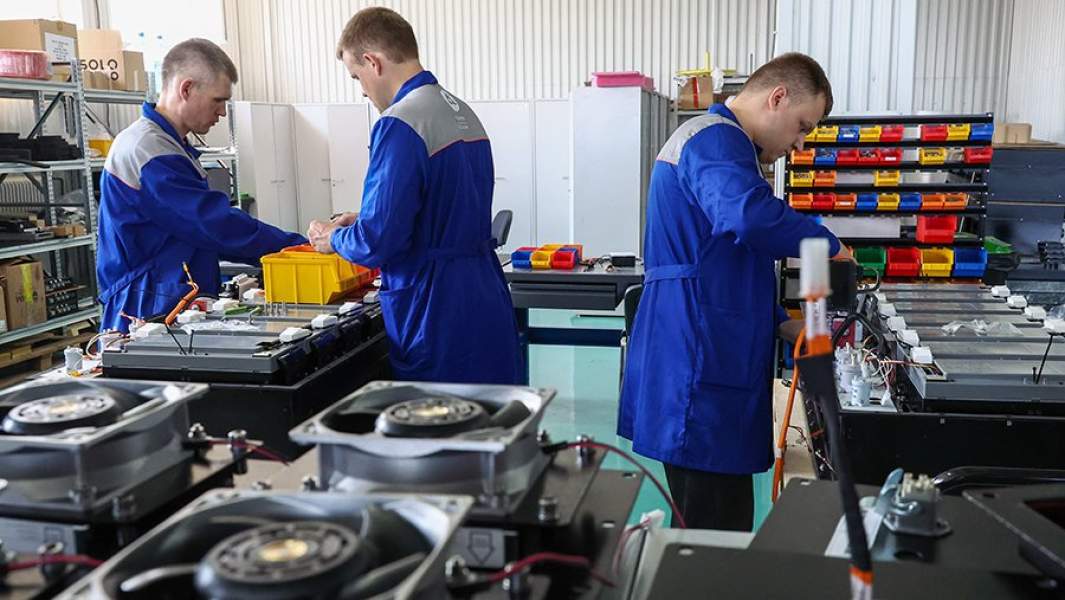 Сборка литий-ионных батарей для прогулочных электрокаров компании "Рэнера" в Москве