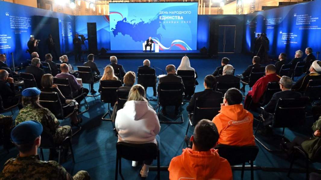 Владимир Путин на встрече с историками и представителями традиционных религий России по случаю 10-летия воссоздания Российского исторического и Российского военно-исторического обществ