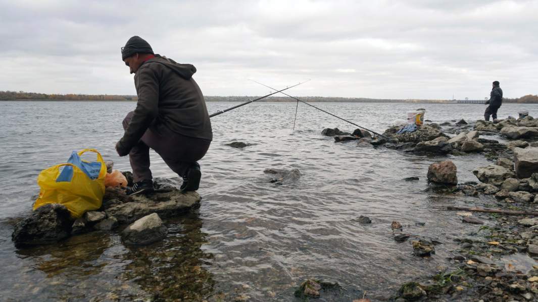 Река Днепр. За пару часов можно натягать мешочек карасей