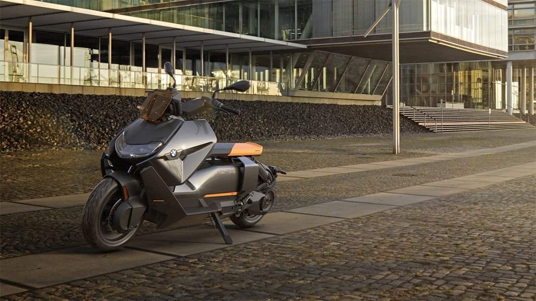 Электромотоцикл BMW CE 04