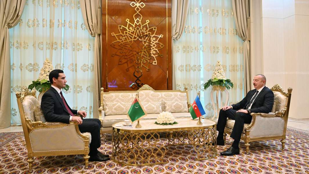 Президент Азербайджана Ильхам Алиев и президент Туркменистана Сердар Бердымухамедов