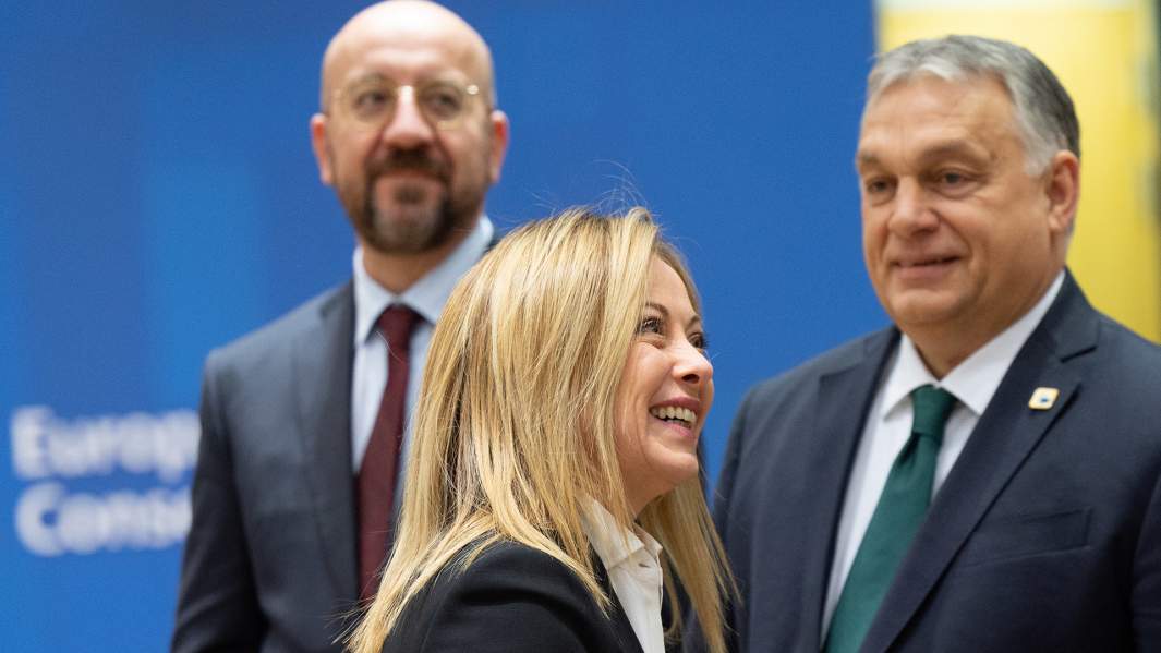 Президент Европейского совета Шарль Мишель, премьер-министр Италии Джорджия Мелони и премьер-министр Венгрии Виктор Орбан