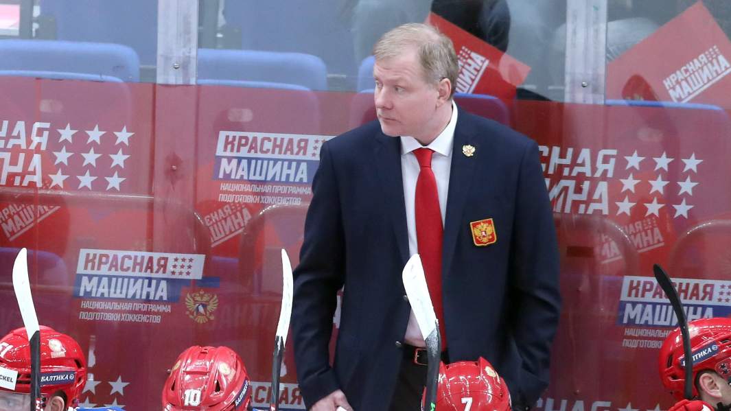 Главный тренер сборной России Алексей Жамнов во время матча турнира «Кубок Первого канала» между сборными командами России и Белоруссии