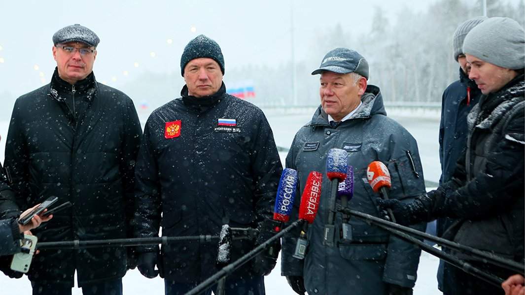 Вице-премьер РФ Марат Хуснуллин (в центре) во время открытия участка скоростной автомобильной трассы М-12 (Москва – Казань – Екатеринбург)