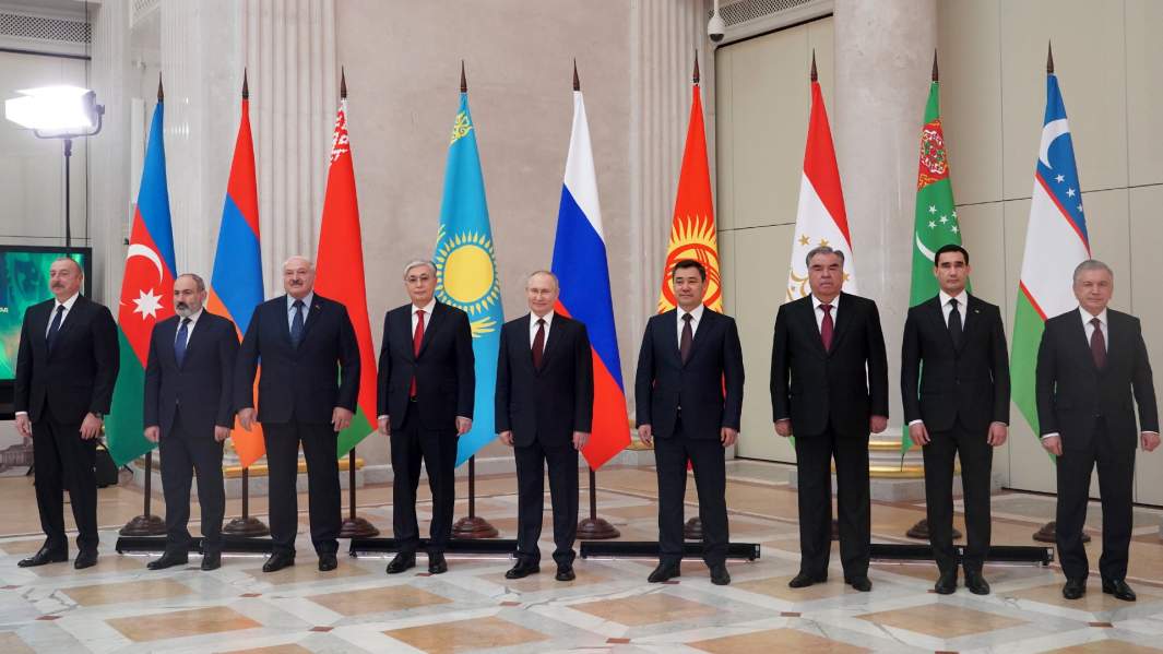 Президент РФ Владимир Путин на традиционной неформальной встрече лидеров стран — участниц Содружества Независимых Государств