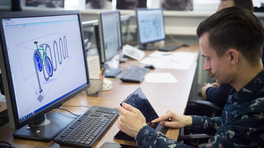 Вэб дизайнер за работой