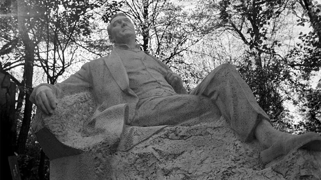 Памятник Федору Шаляпину