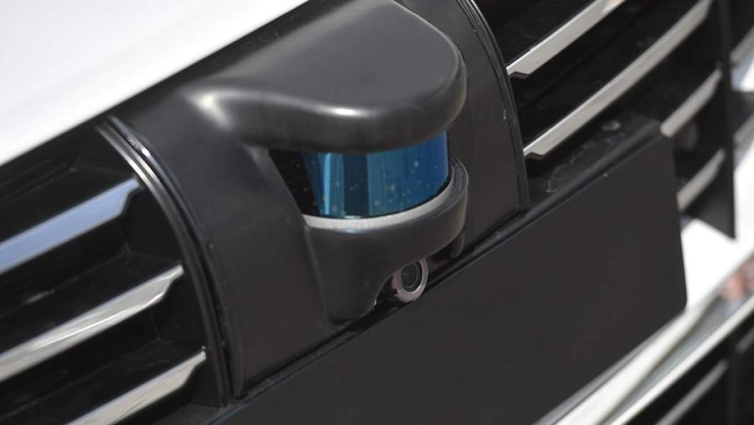 Лидар, установленный в решетке радиатора беспилотного автомобиля