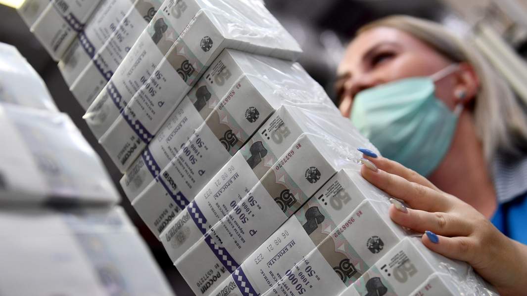 банкноты деньги рубли банк