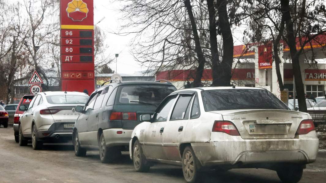 Queue for refueling in Kazakhstan