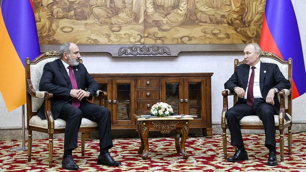 Никол Пашинян и Владимир Путин во время встречи после заседания Высшего Евразийского экономического совета