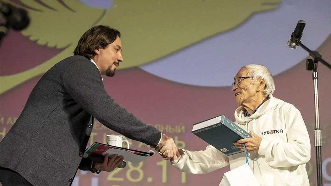 Филипп Абрютин и знаток чукотского языка и культуры Григорий Ранаврольтын