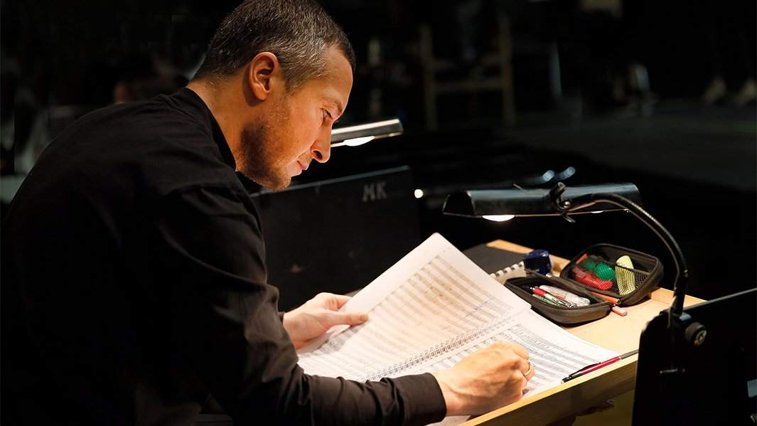 Дирижер-постановщик