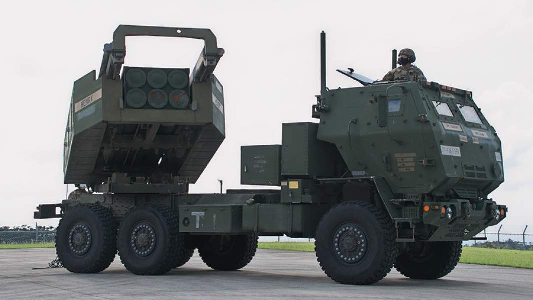 Высокомобильный артиллерийский ракетный комплекс HIMARS