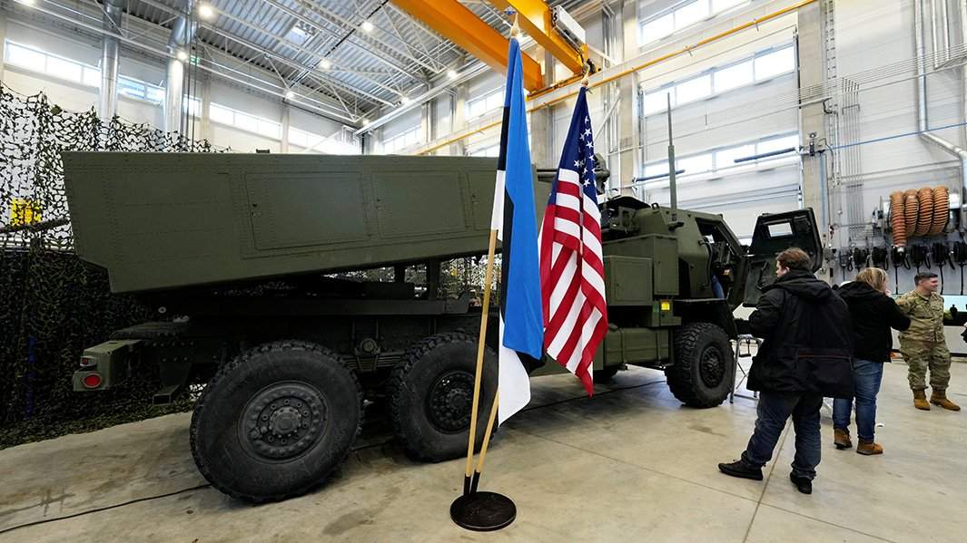 РСЗО HIMARS во время презентации на военной базе Тапа