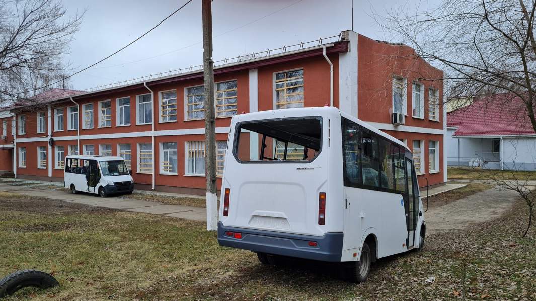 Кременная. Школьные автобусы 